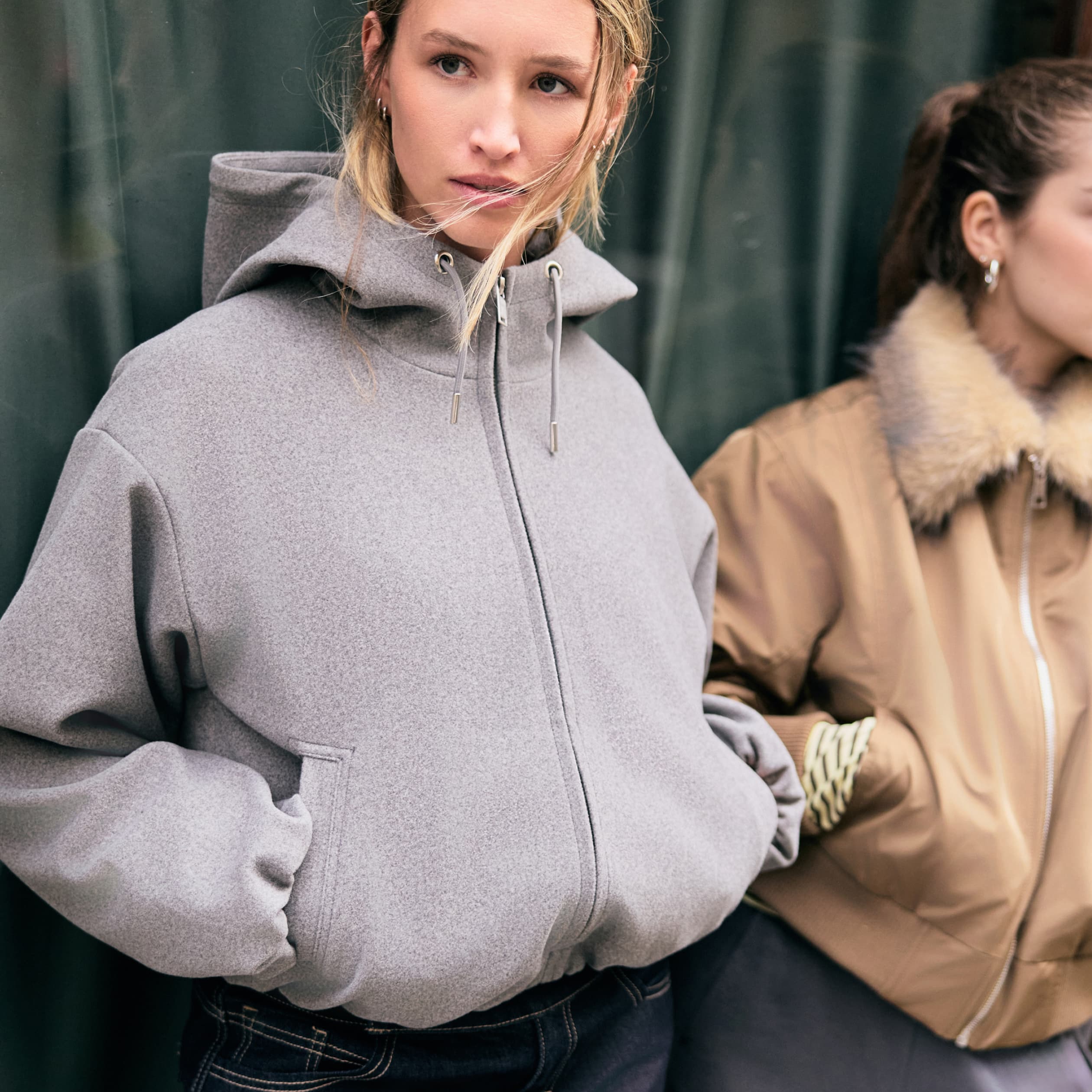 Blouson cropped effet boule &agrave; capuche beige