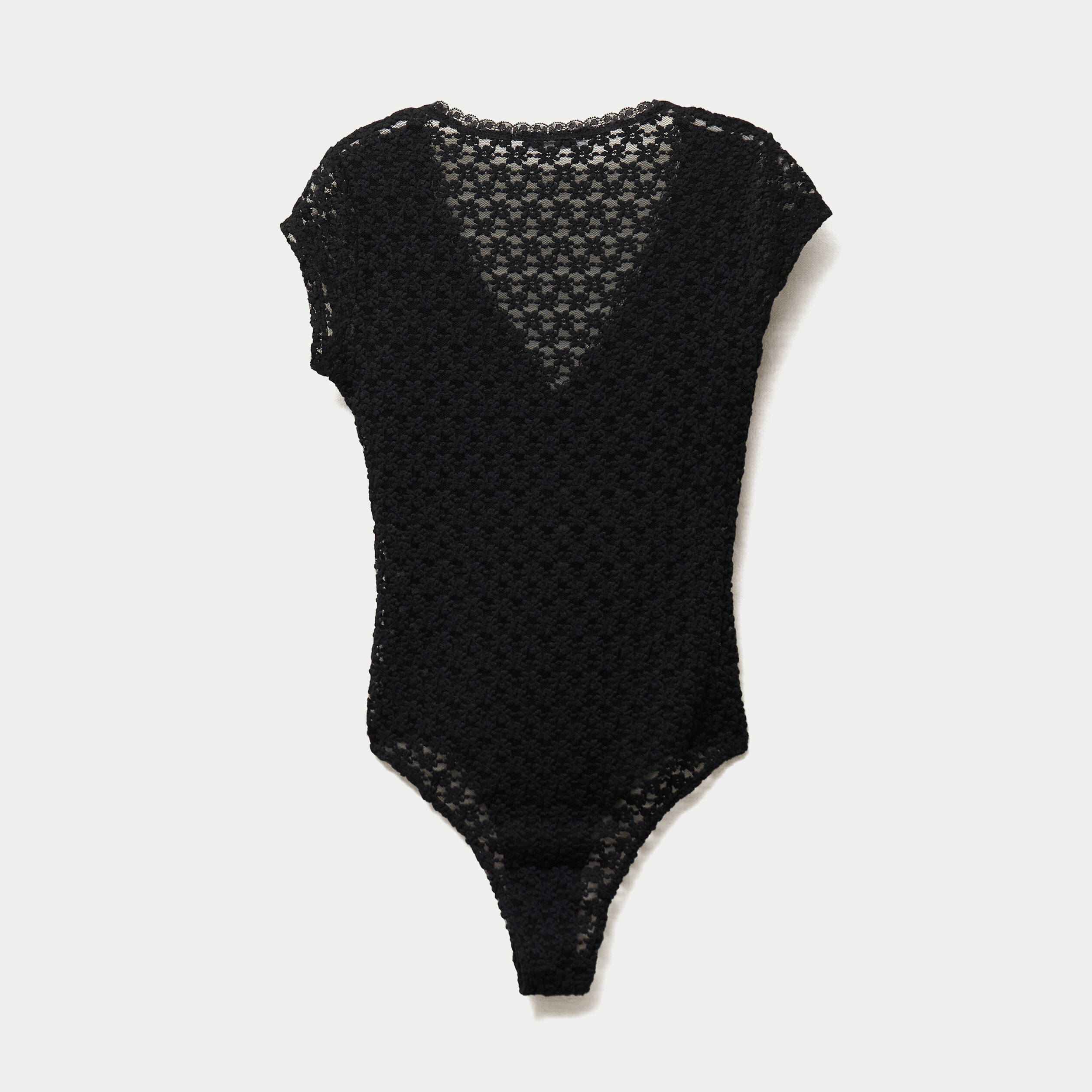 Body ajust&eacute; d&eacute;collet&eacute; en dentelle noir ado