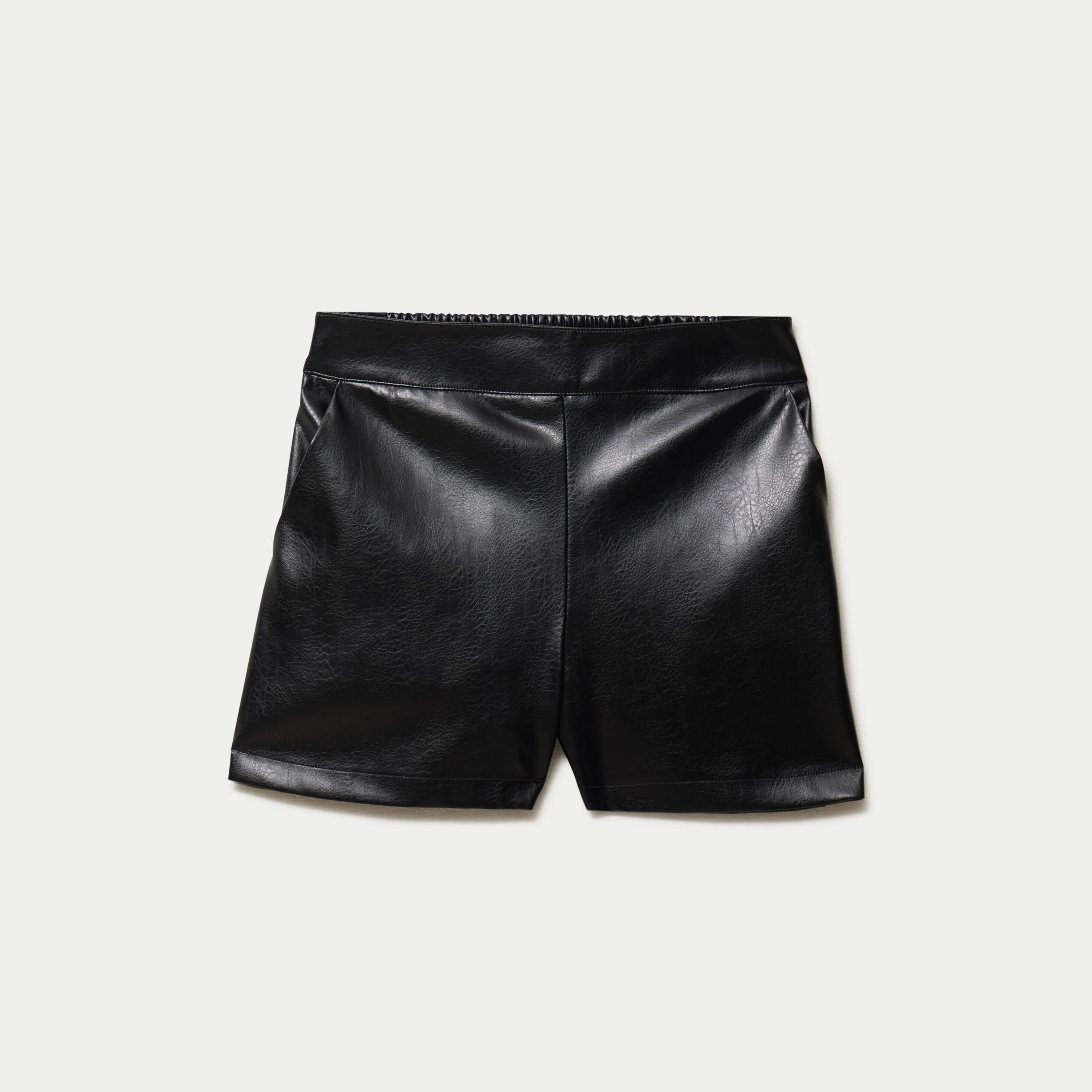 Short taille haute en similicuir noir