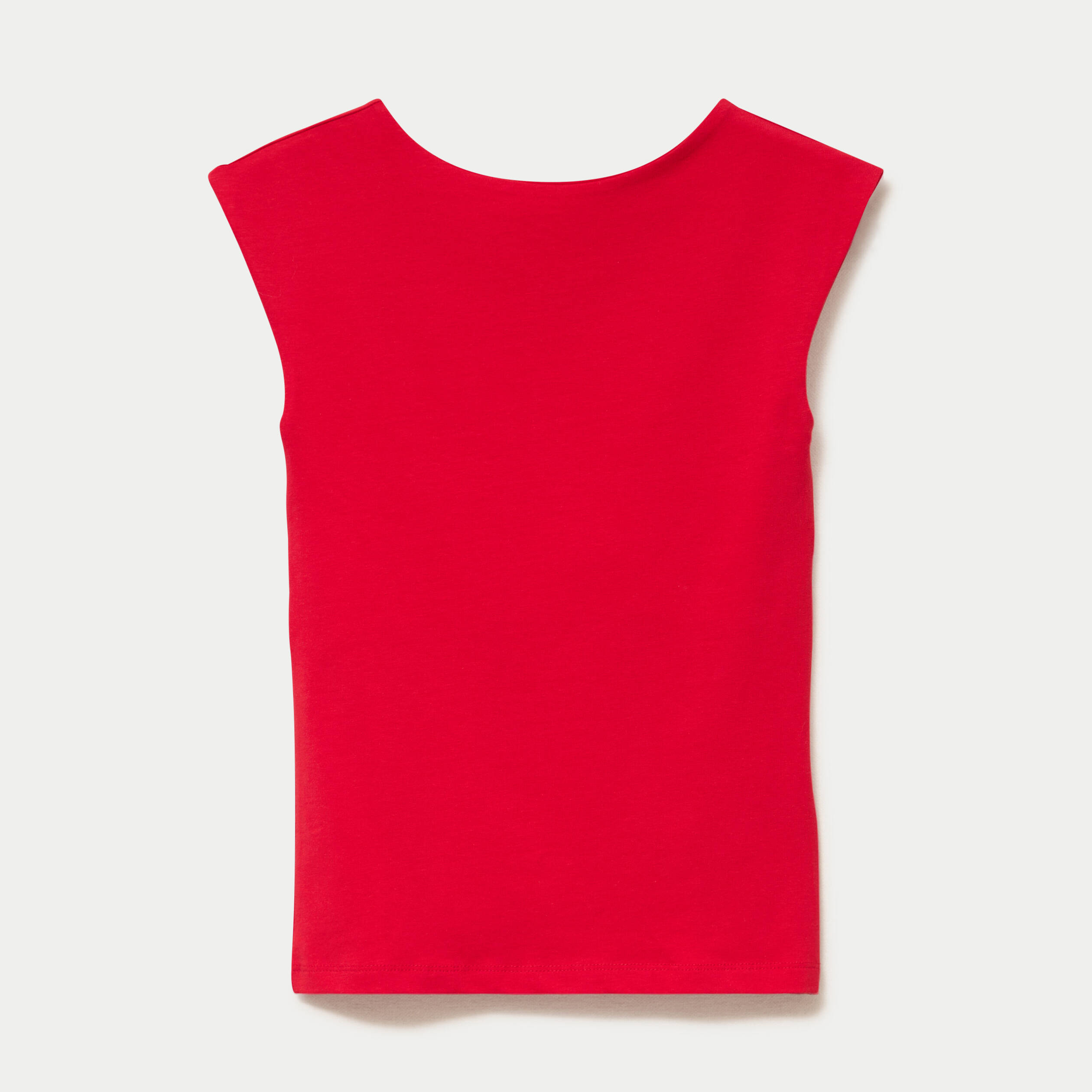 Top ajust&eacute; sans manches d&eacute;collet&eacute; dos rouge