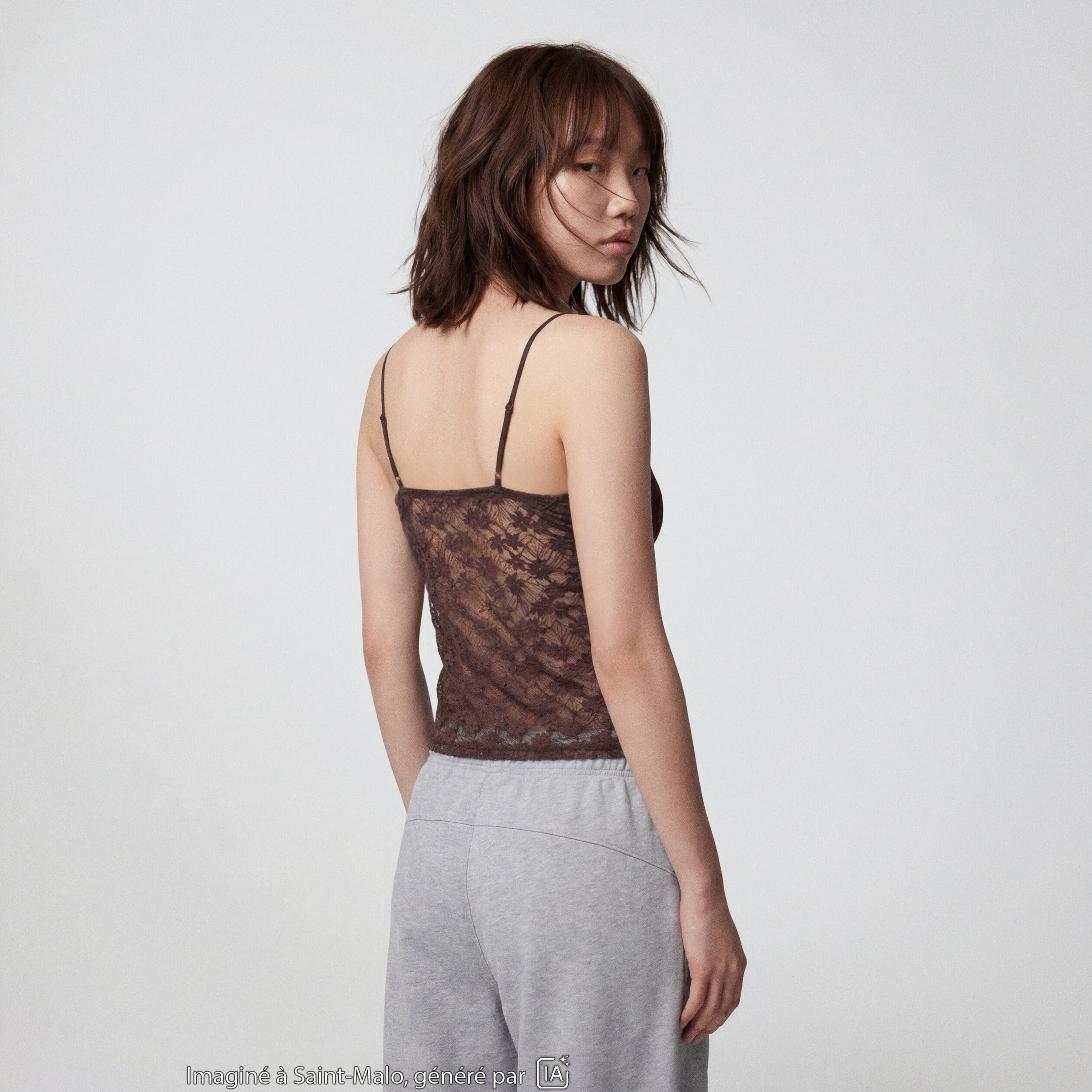 Top ajust&eacute; d&eacute;collet&eacute; sans manches marron fonc&eacute;